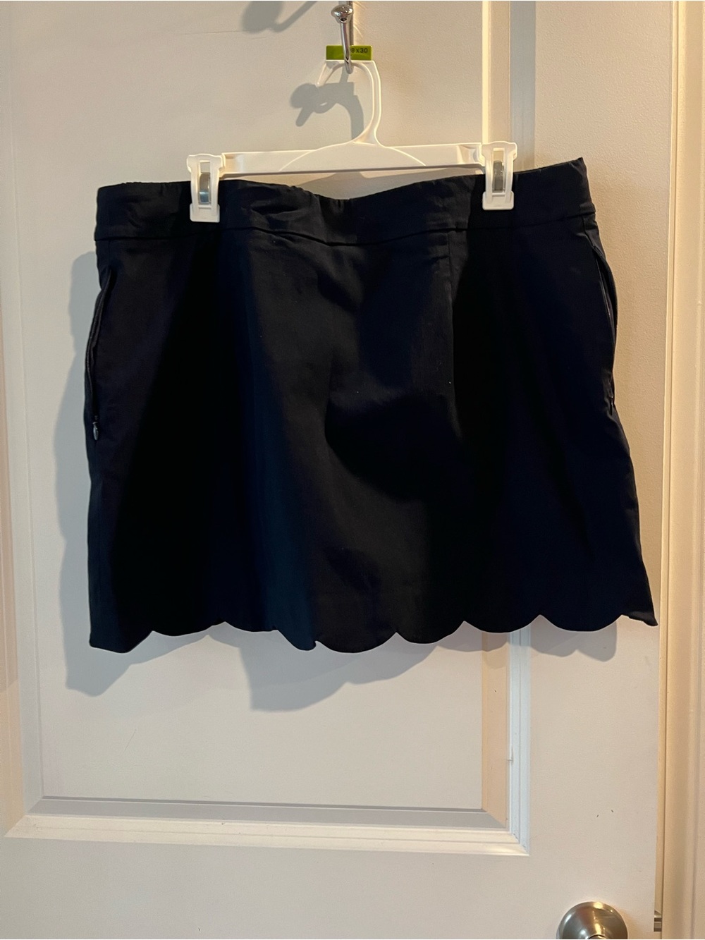 J. McLaughlin Scallop Hem Skort— Black. XL